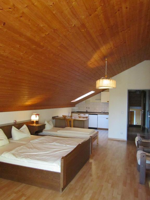 Hotel Gasthof Humplbrau Wolfratshausen Room photo